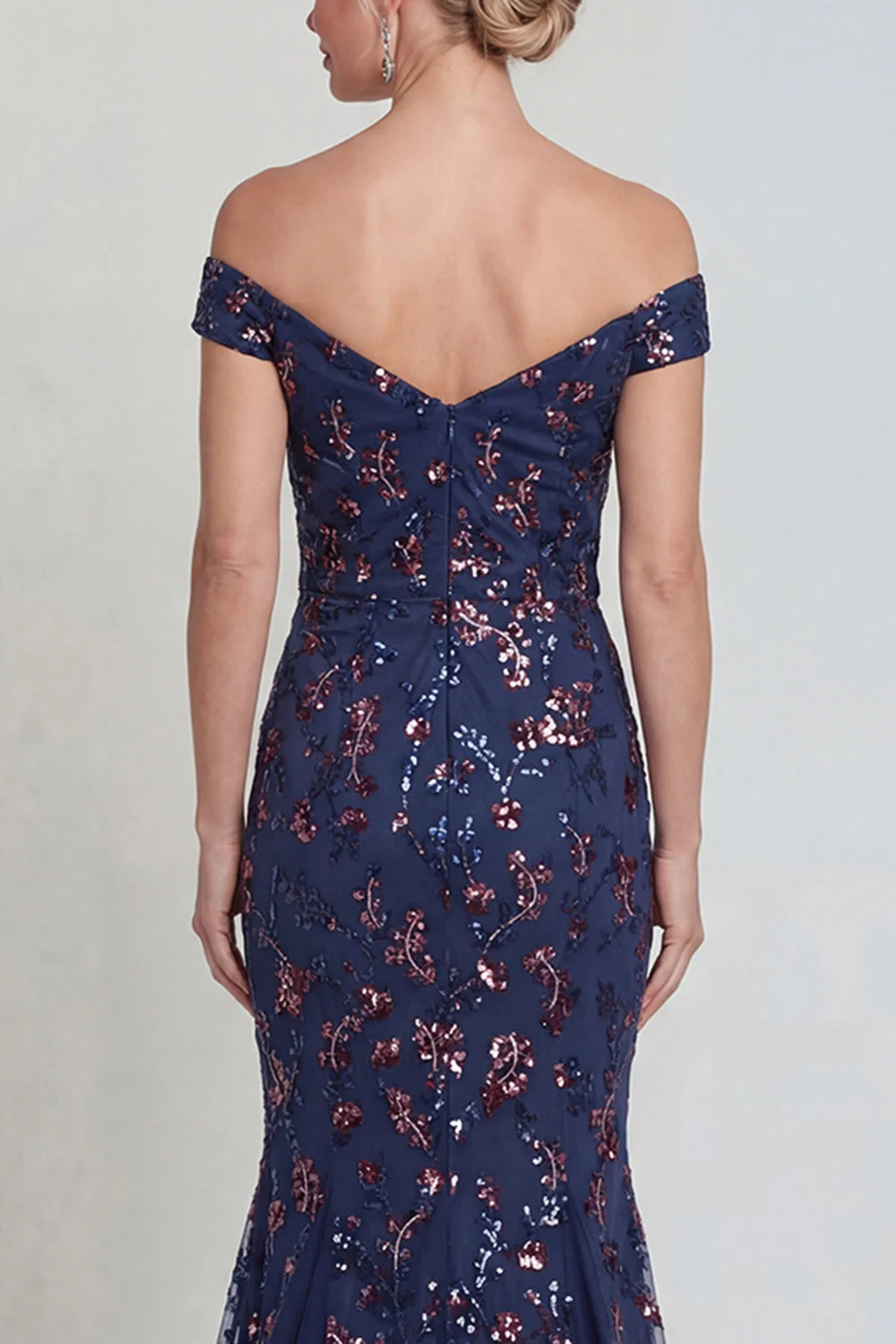 Robe de mère de la mariée sirène bleu marine dénudée sur les épaules - Image 4