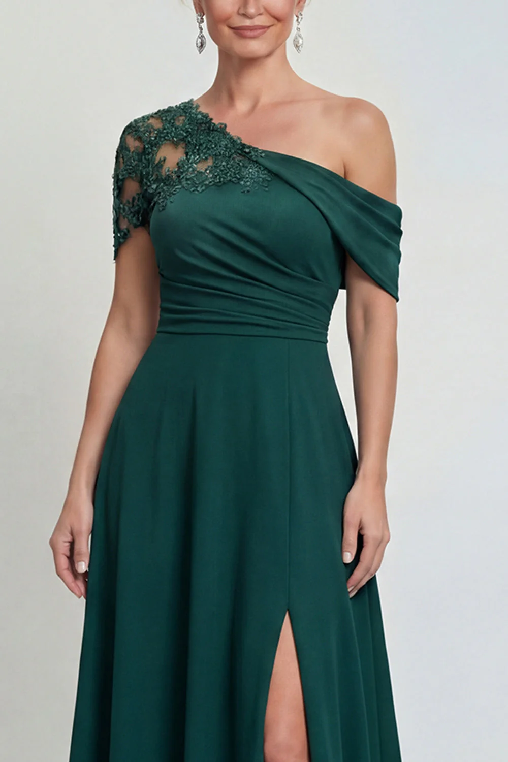 Robe de mère de la mariée vert foncé à une épaule appliquée en ligne A avec fente - Image 3