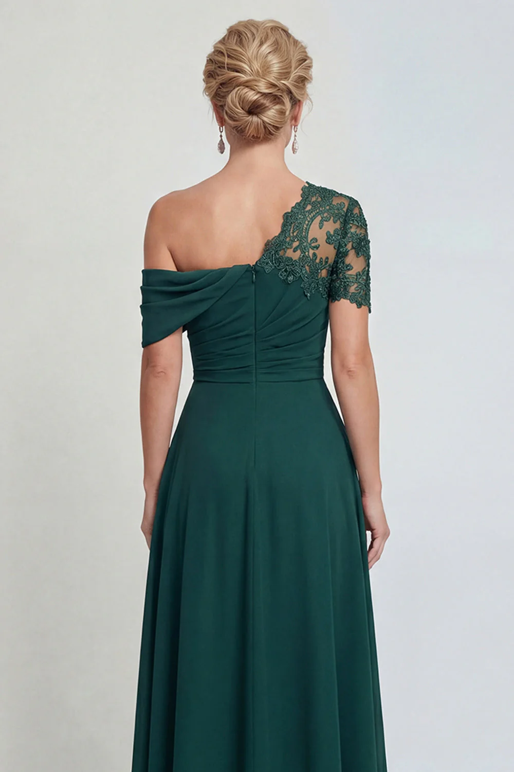 Robe de mère de la mariée vert foncé à une épaule appliquée en ligne A avec fente - Image 4