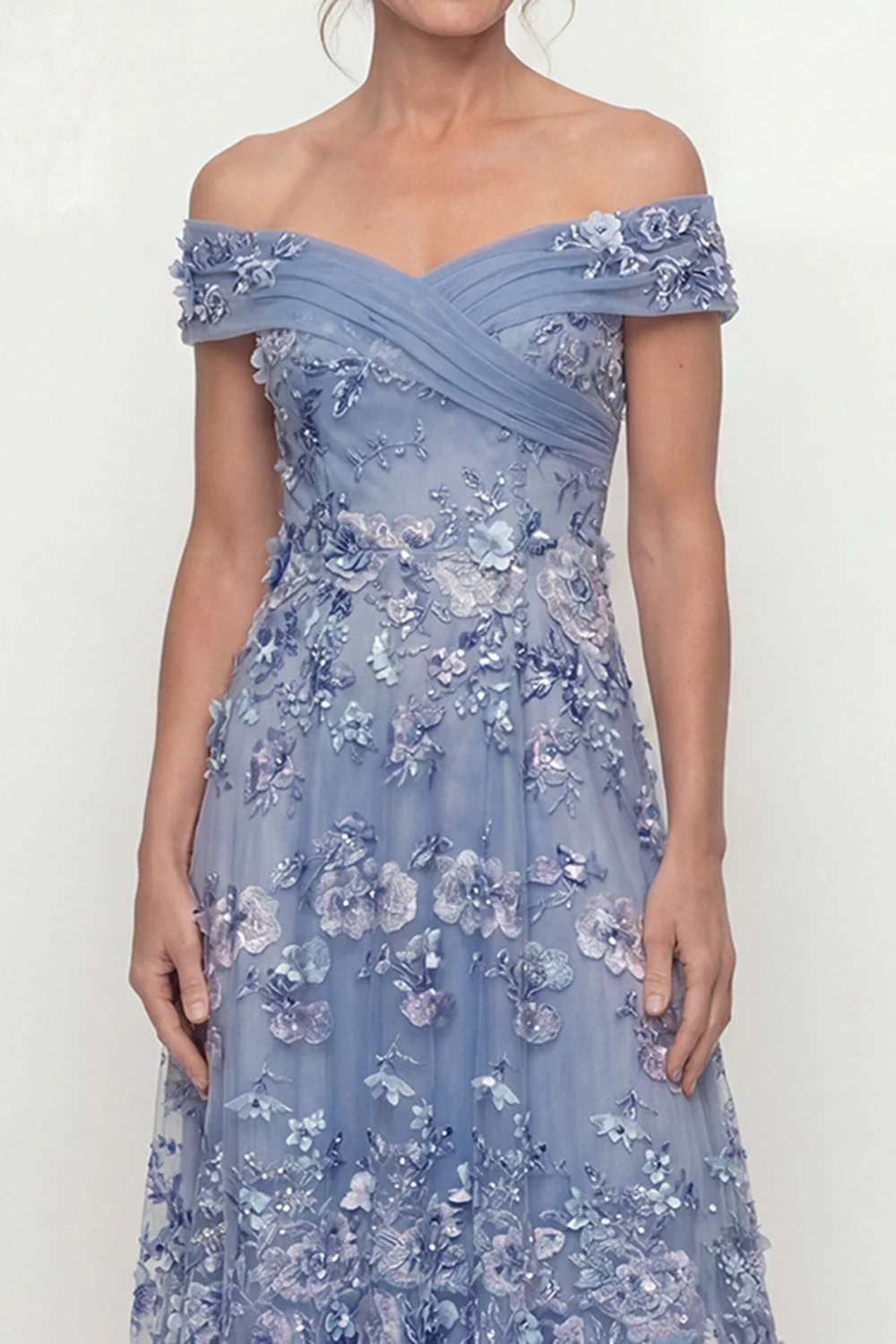 Robe de mère de mariée bleu dénudé sur les épaules dénudées, ligne A brodée - Image 3