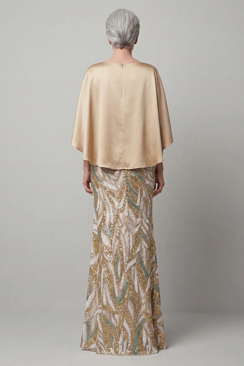 Robe de mère de mariée en champagne à paillettes et manches courtes - Image 2