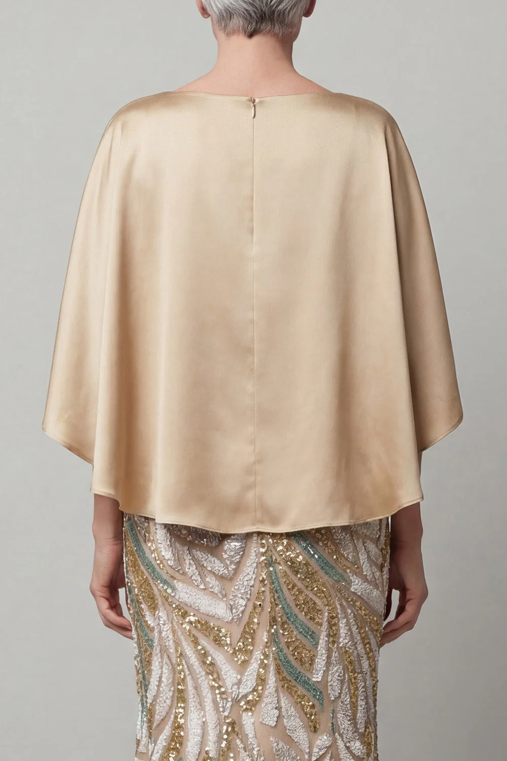 Robe de mère de mariée en champagne à paillettes et manches courtes - Image 4