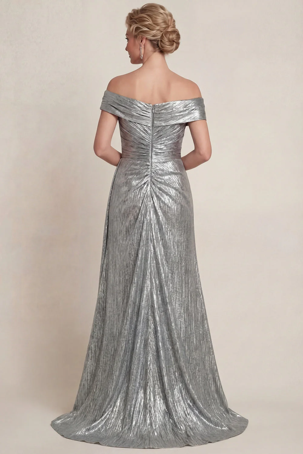 Robe de mère de mariée en sirène grise argentée détachée de l’épaule - Image 2