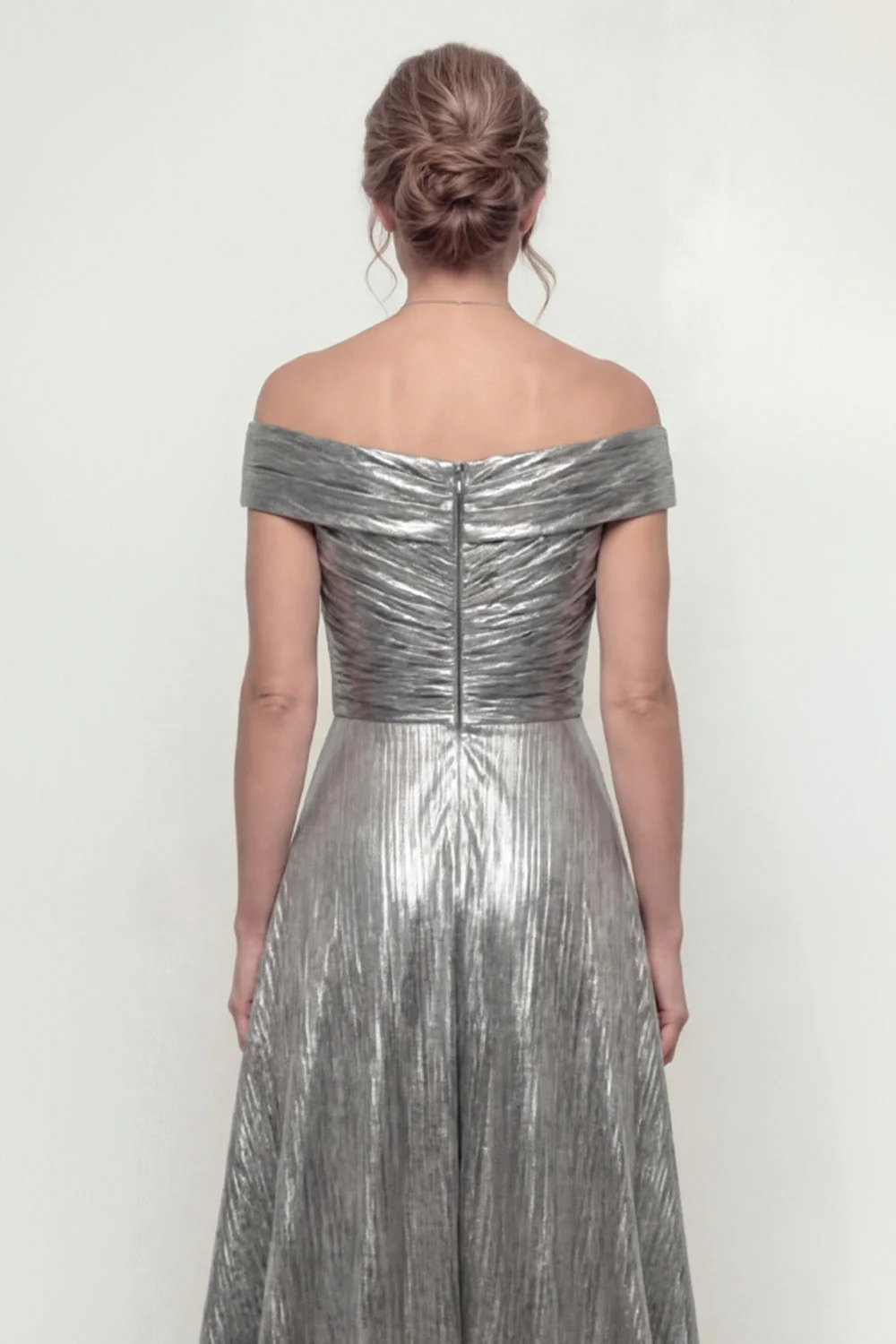 Robe de mère de mariée en sirène grise argentée détachée de l’épaule - Image 5