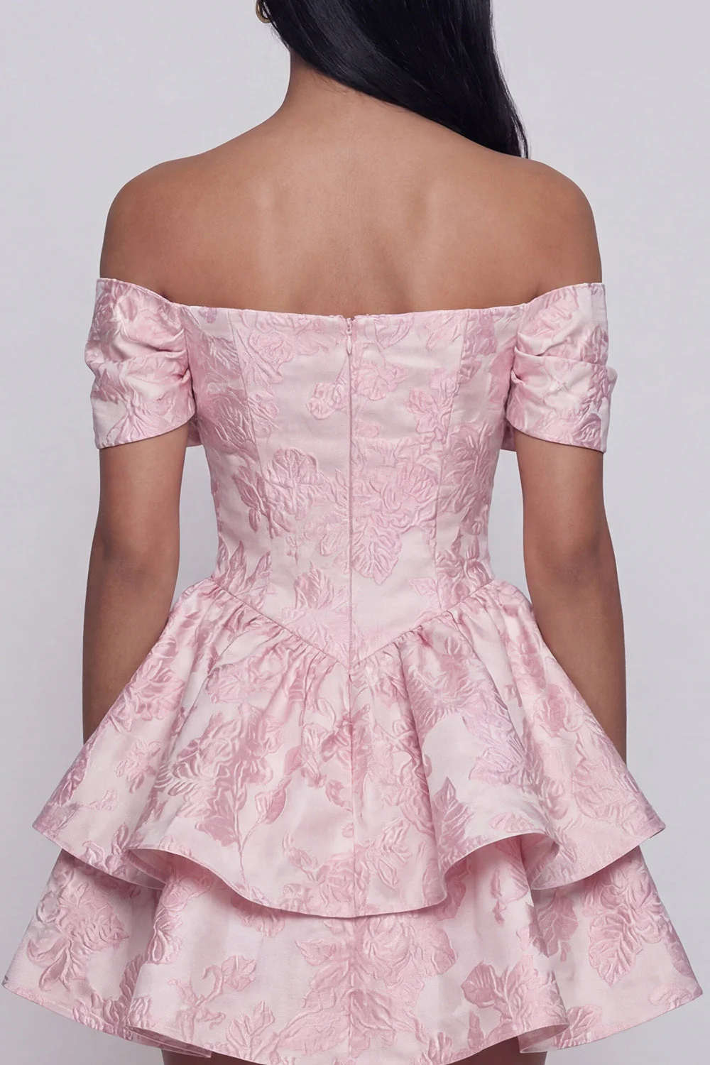 Robe de mini-retour à la maison rose Jacquard en ligne A à volants avec un nœud - Image 5