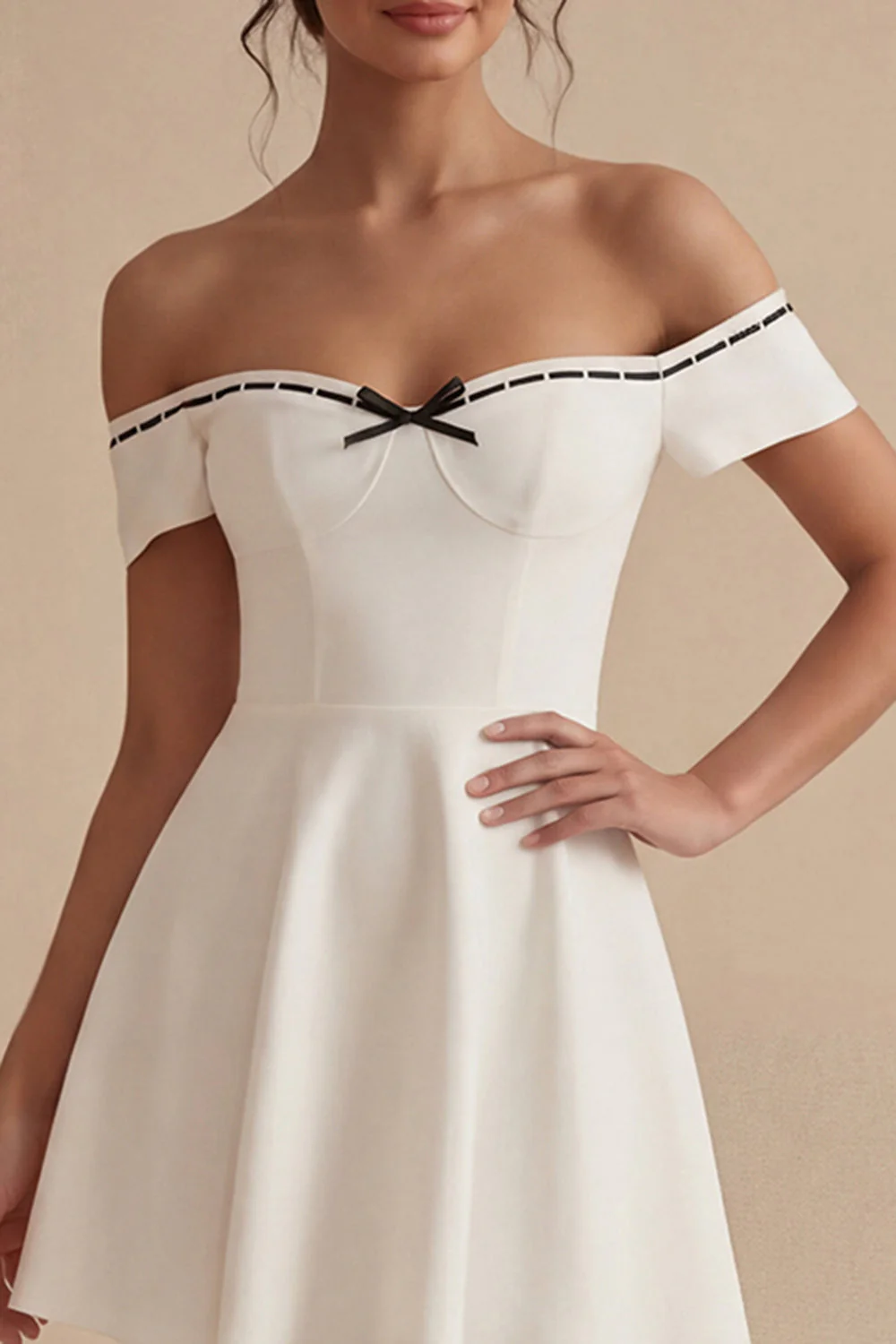Robe de remise de diplôme blanche short à lignes A avec nœud - Image 3