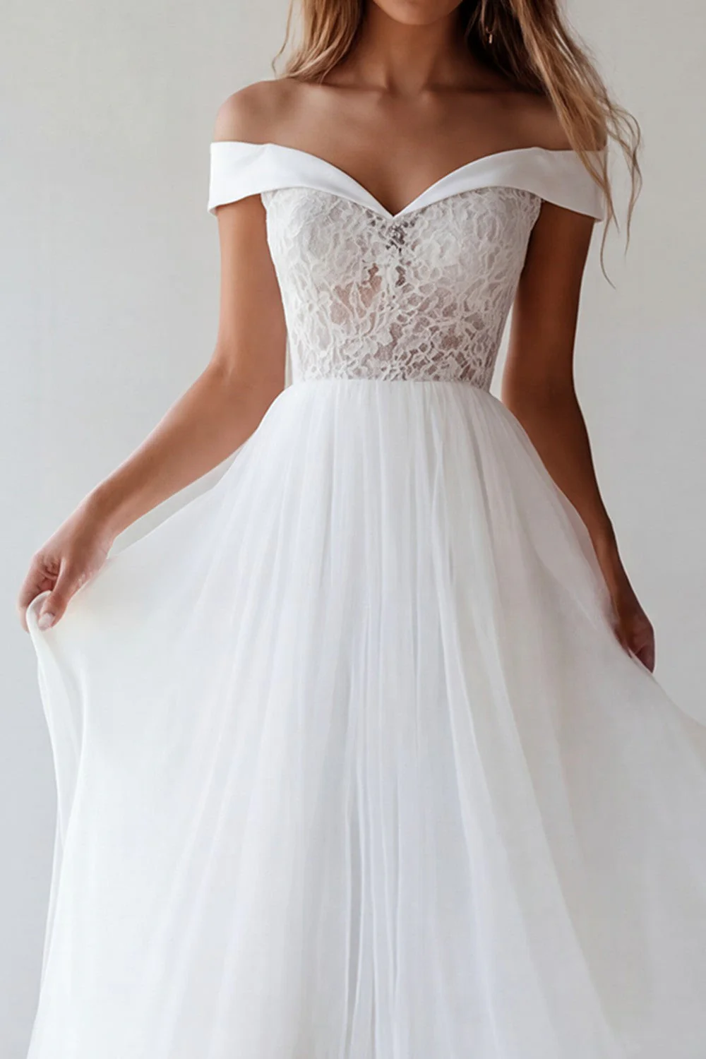Robe de remise de diplôme longue longue en tulle blanc à épaules décalées avec de la dentelle - Image 3