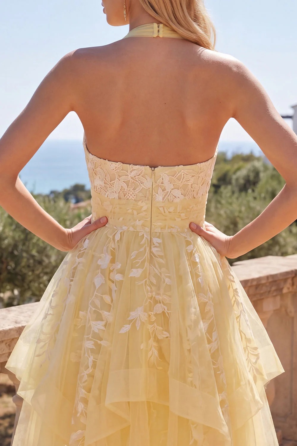Robe de rentrée florale à col nu jaune beurre à col nu - Image 6