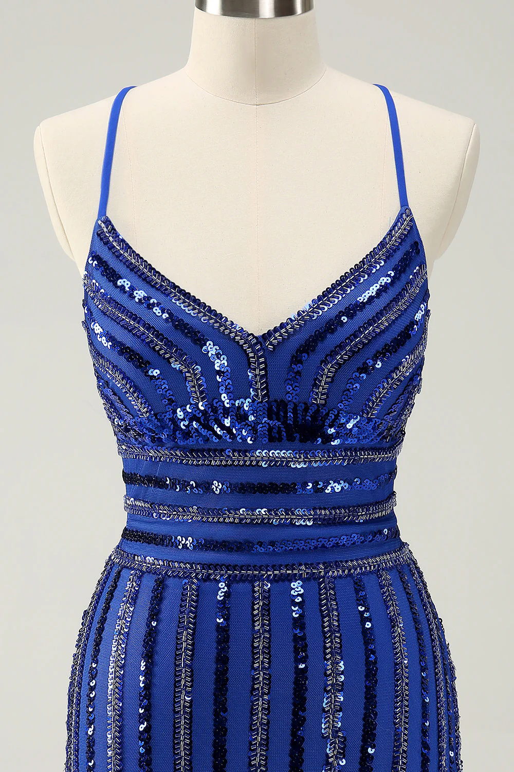 Robe de soirée court à bretelles spaghetti pailletées serrée bleu roi scintillant - Image 4