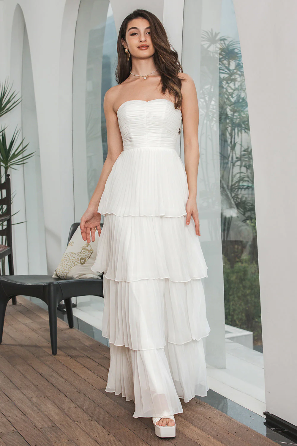 Robe de soirée de fiançailles plissée blanche simple à plusieurs niveaux - Image 5