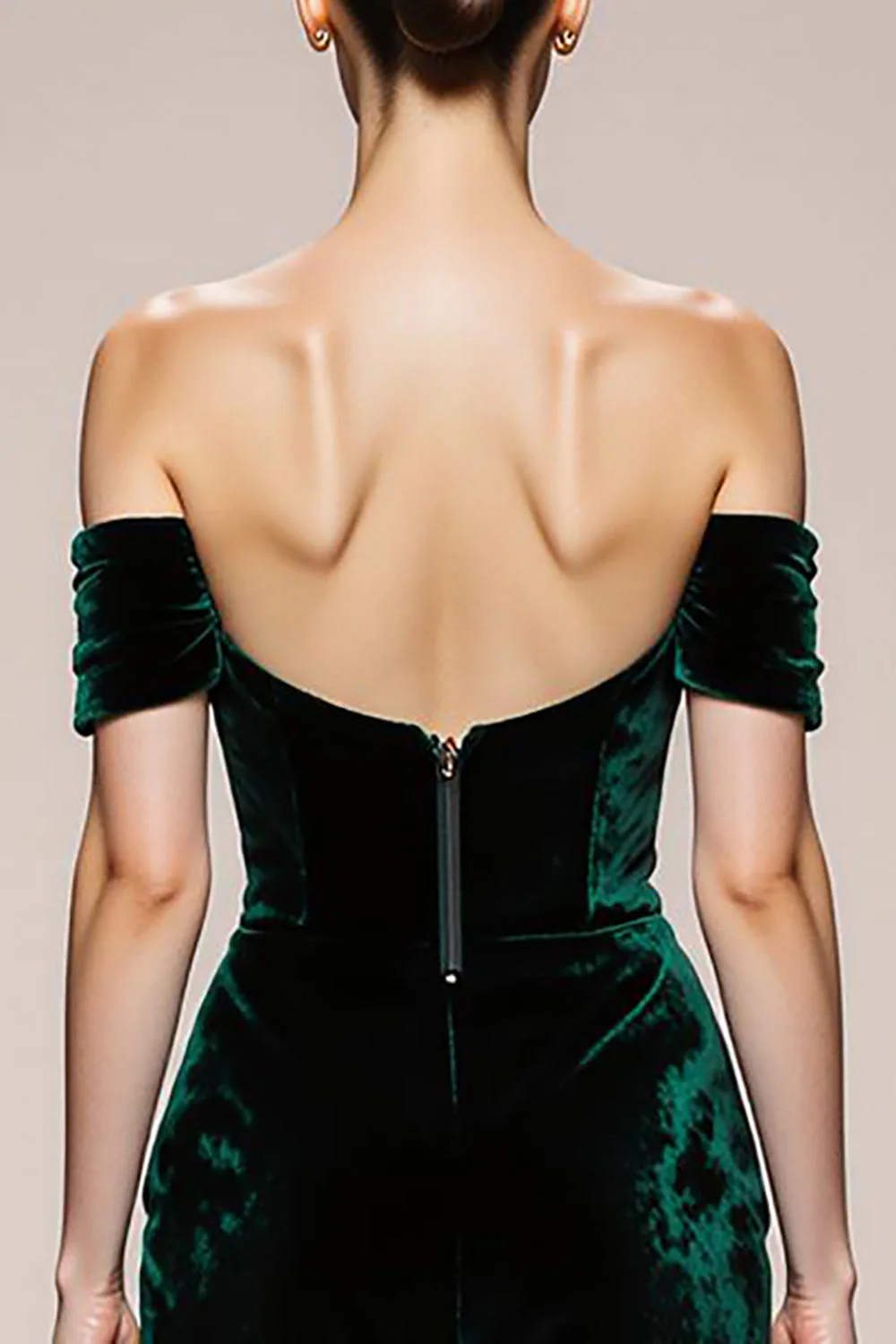 Robe de soirée en velours sirène vert foncé à épaules dénudées - Image 4