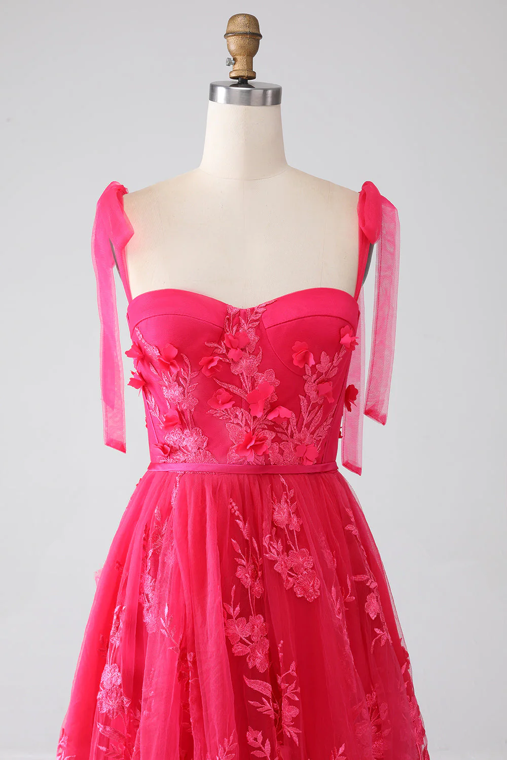 Robe de Soirée longue fuchsia à bretelles spaghetti et fente - Image 6