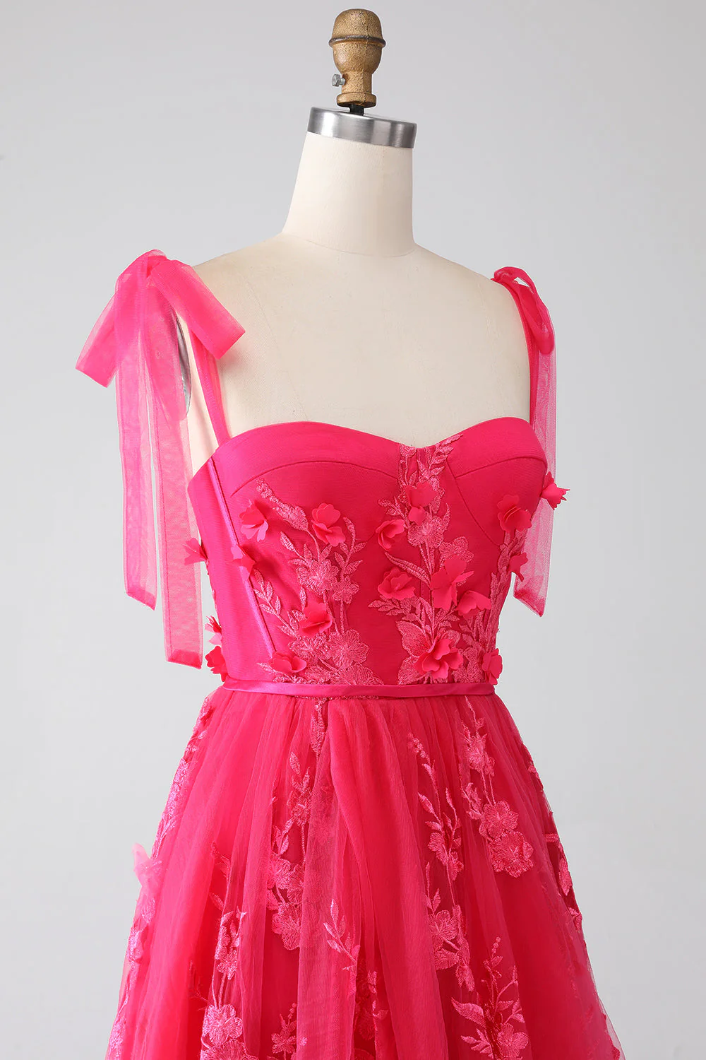 Robe de Soirée longue fuchsia à bretelles spaghetti et fente - Image 8