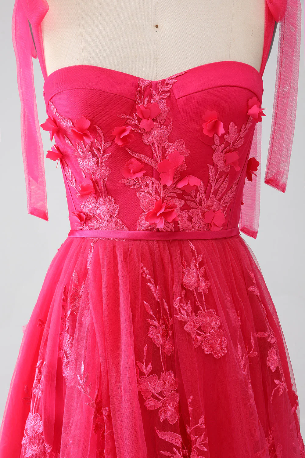 Robe de Soirée longue fuchsia à bretelles spaghetti et fente - Image 9