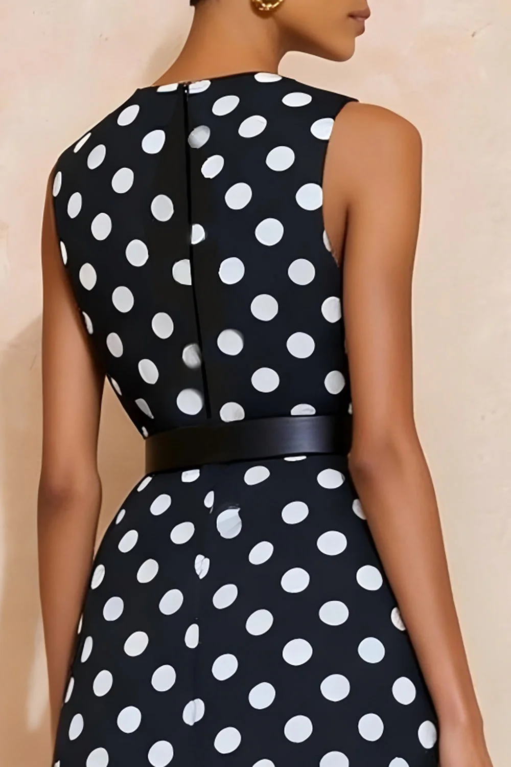 Robe de travail midi à points blancs marine avec ceinture - Image 4