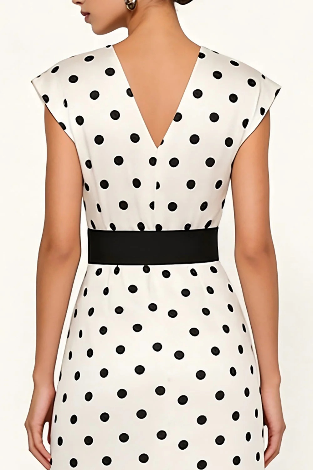 Robe de travail midi blanche à pois noirs à col en V avec ceinture - Image 4
