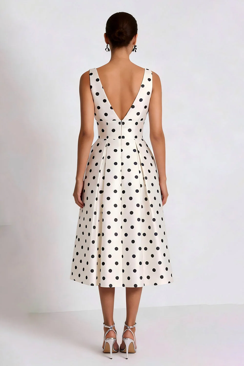 Robe de travail midi blanche à pois noirs à col en V avec poches - Image 2