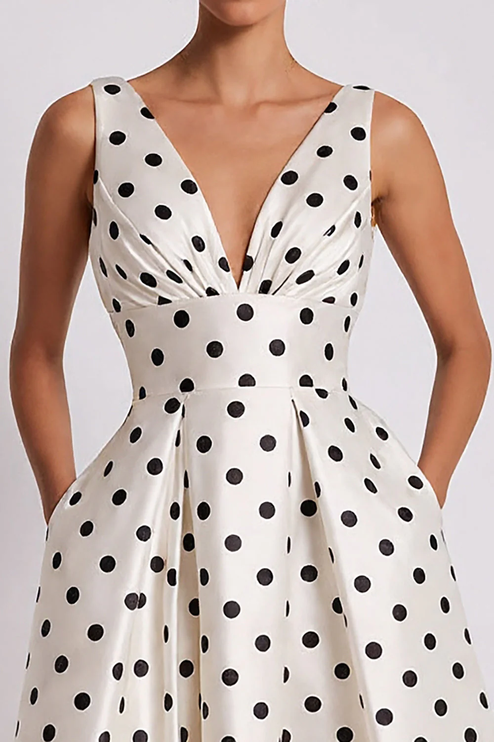 Robe de travail midi blanche à pois noirs à col en V avec poches - Image 3