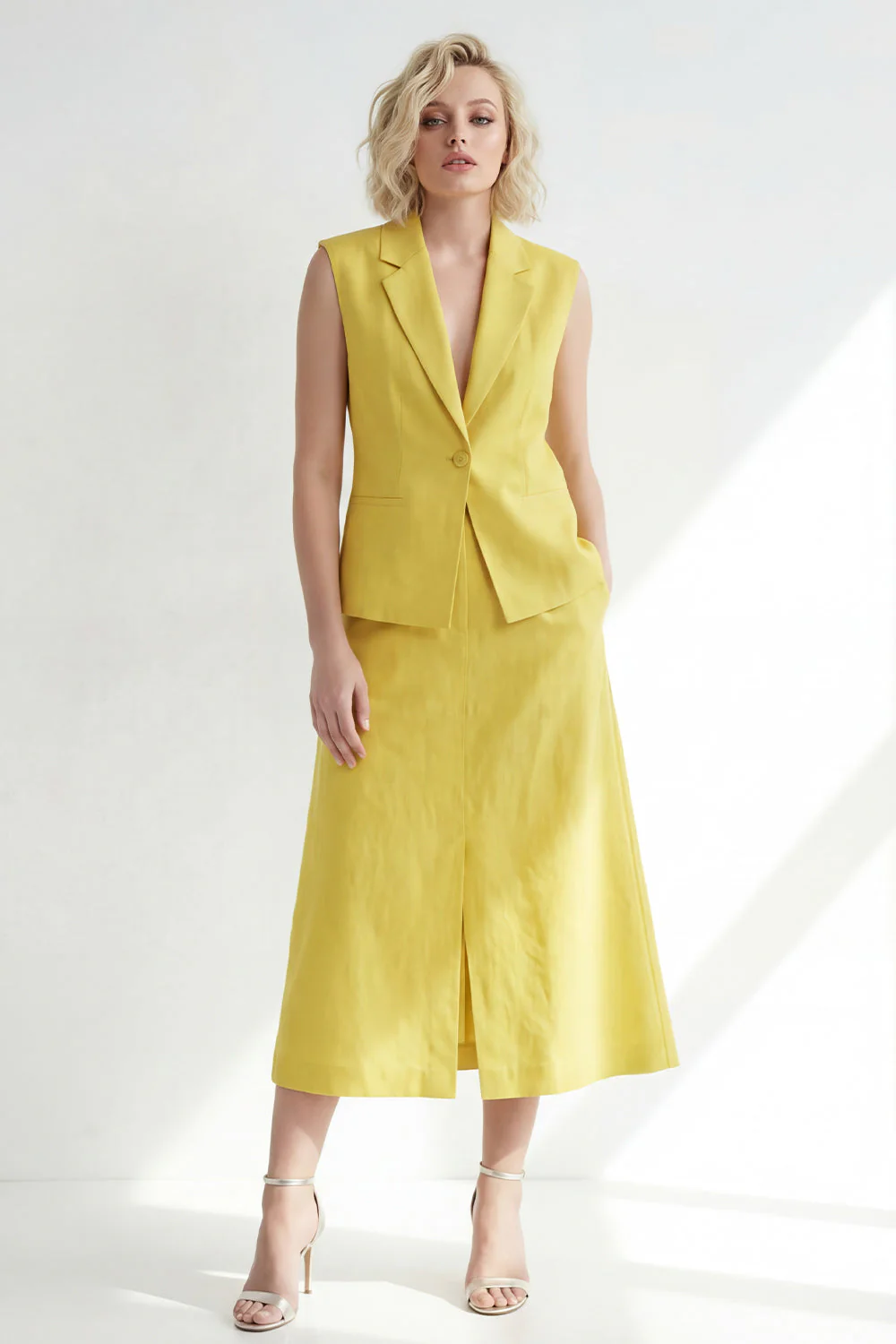 Robe de travail midi fine, taille à bouton, à revers cranté, jaune beurre et fente