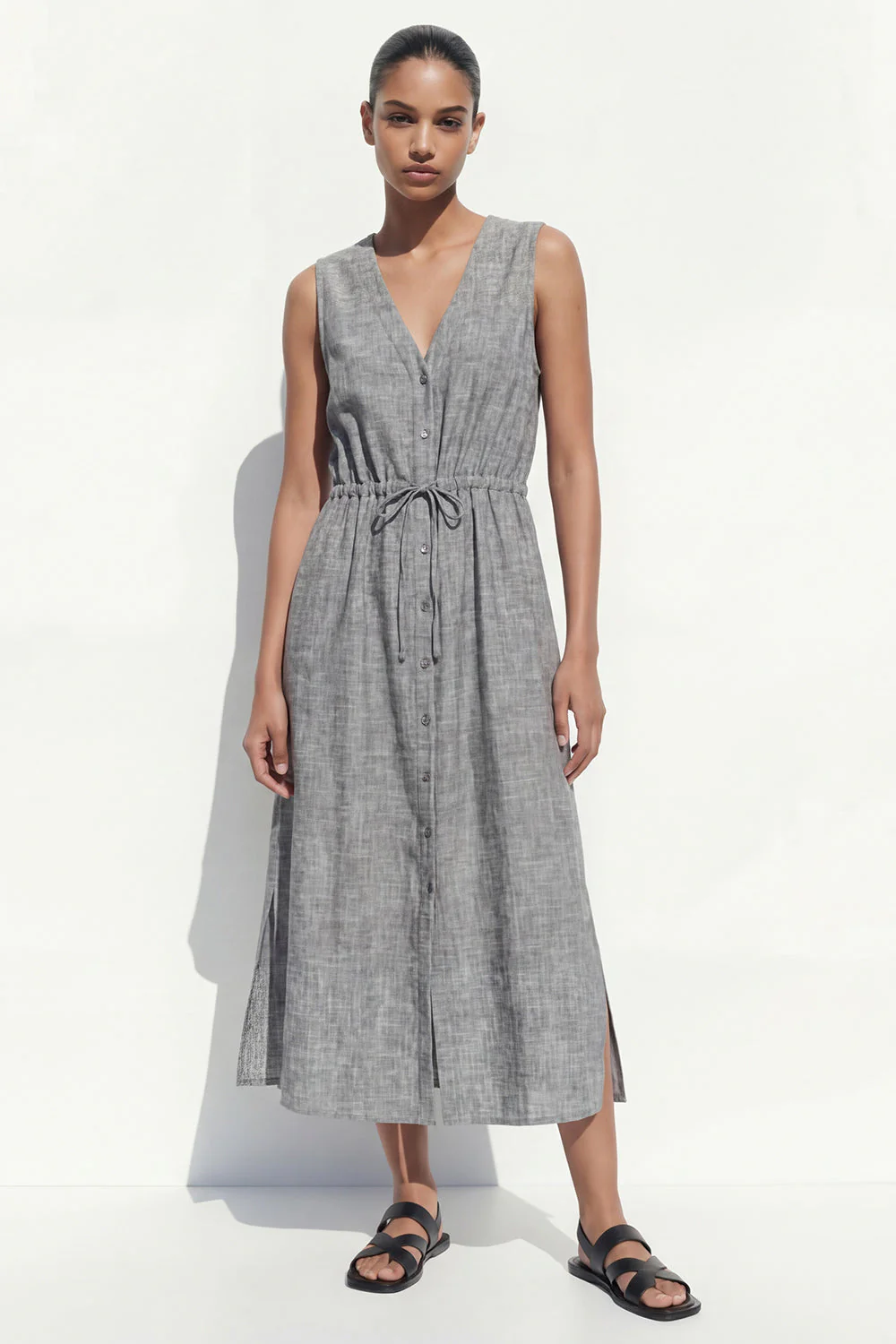 Robe de travail midi grise à col en V simple boutonné avec ceinture