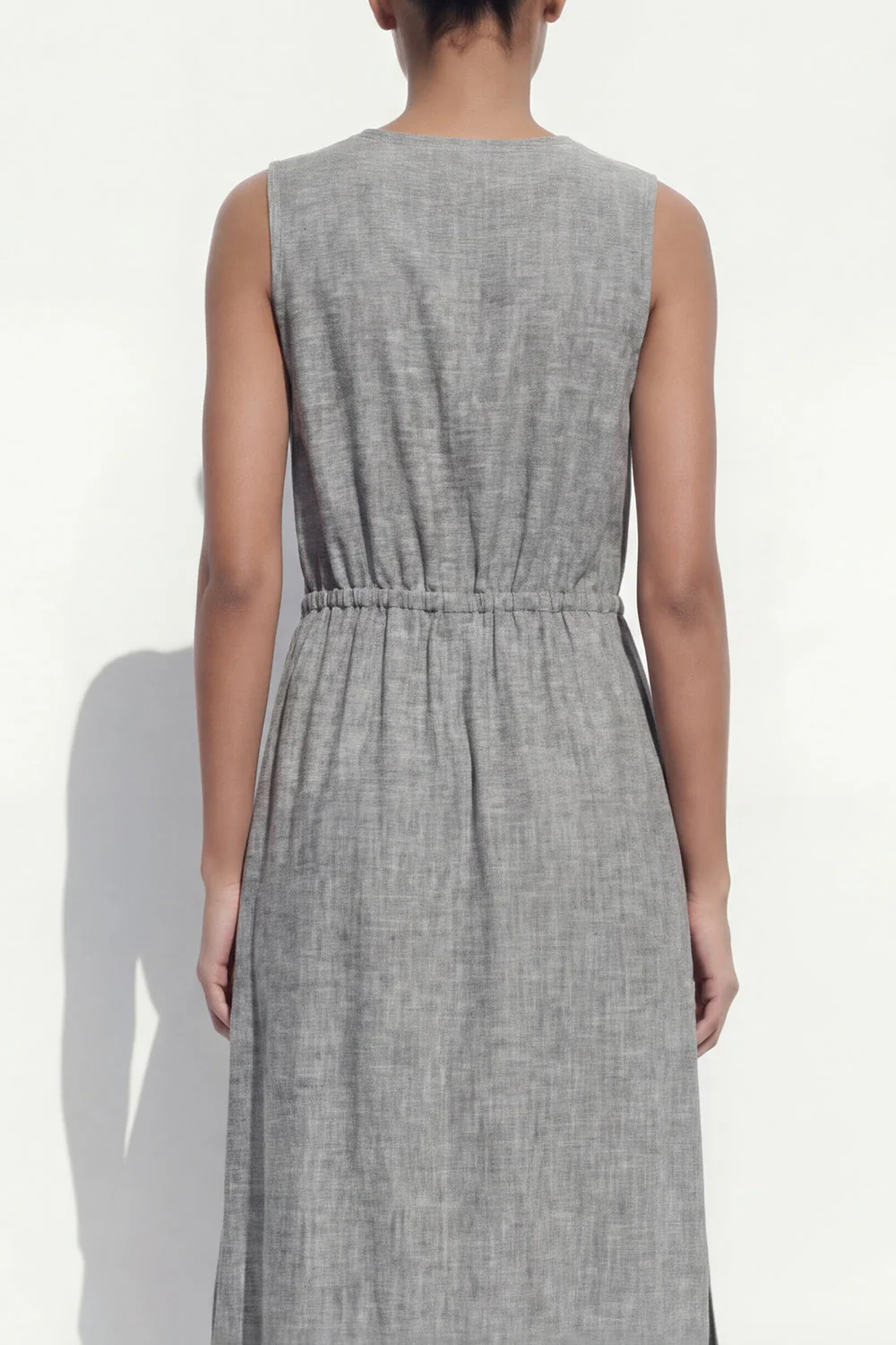 Robe de travail midi grise à col en V simple boutonné avec ceinture - Image 4