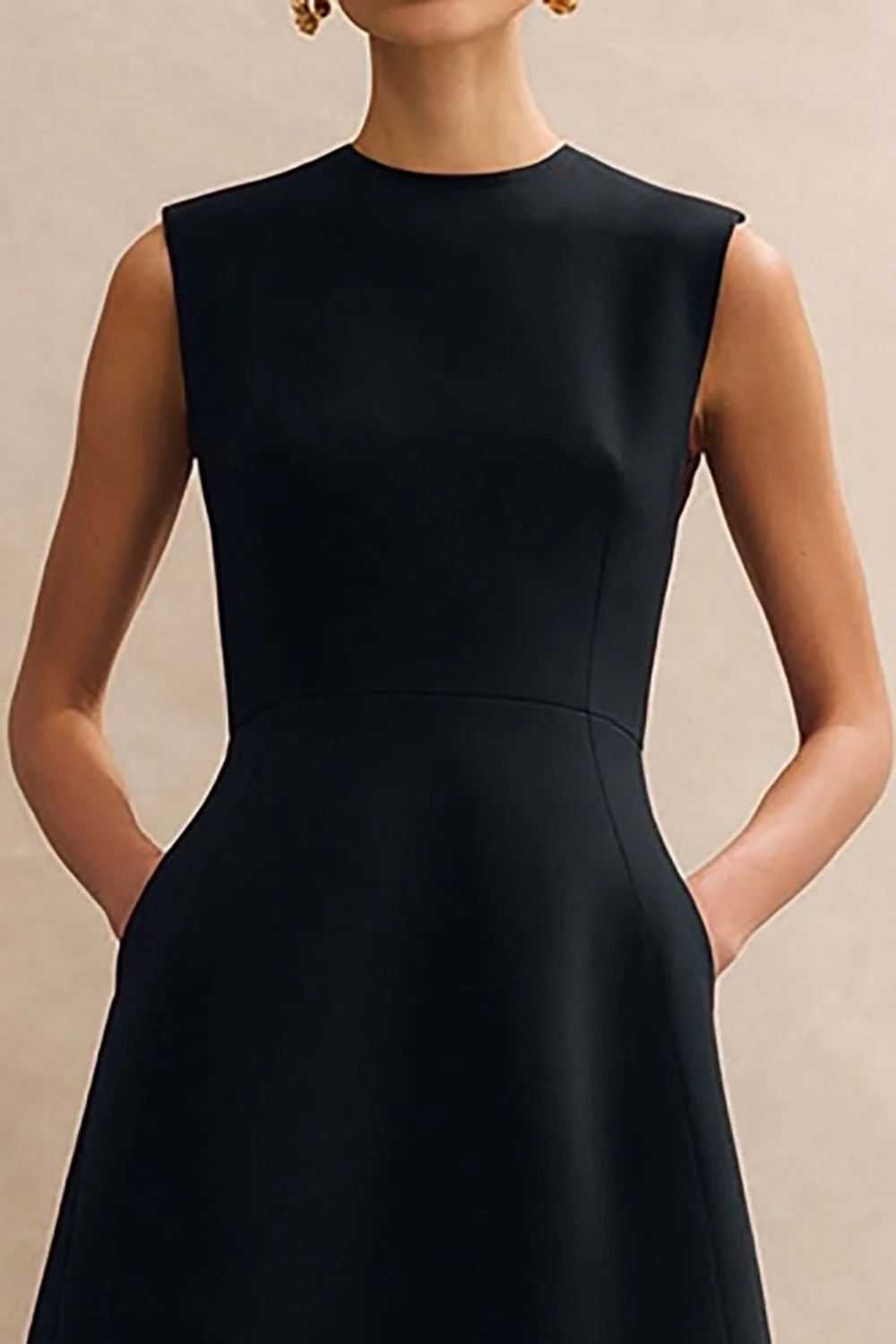 Robe de travail midi noire à col rond avec poches - Image 3