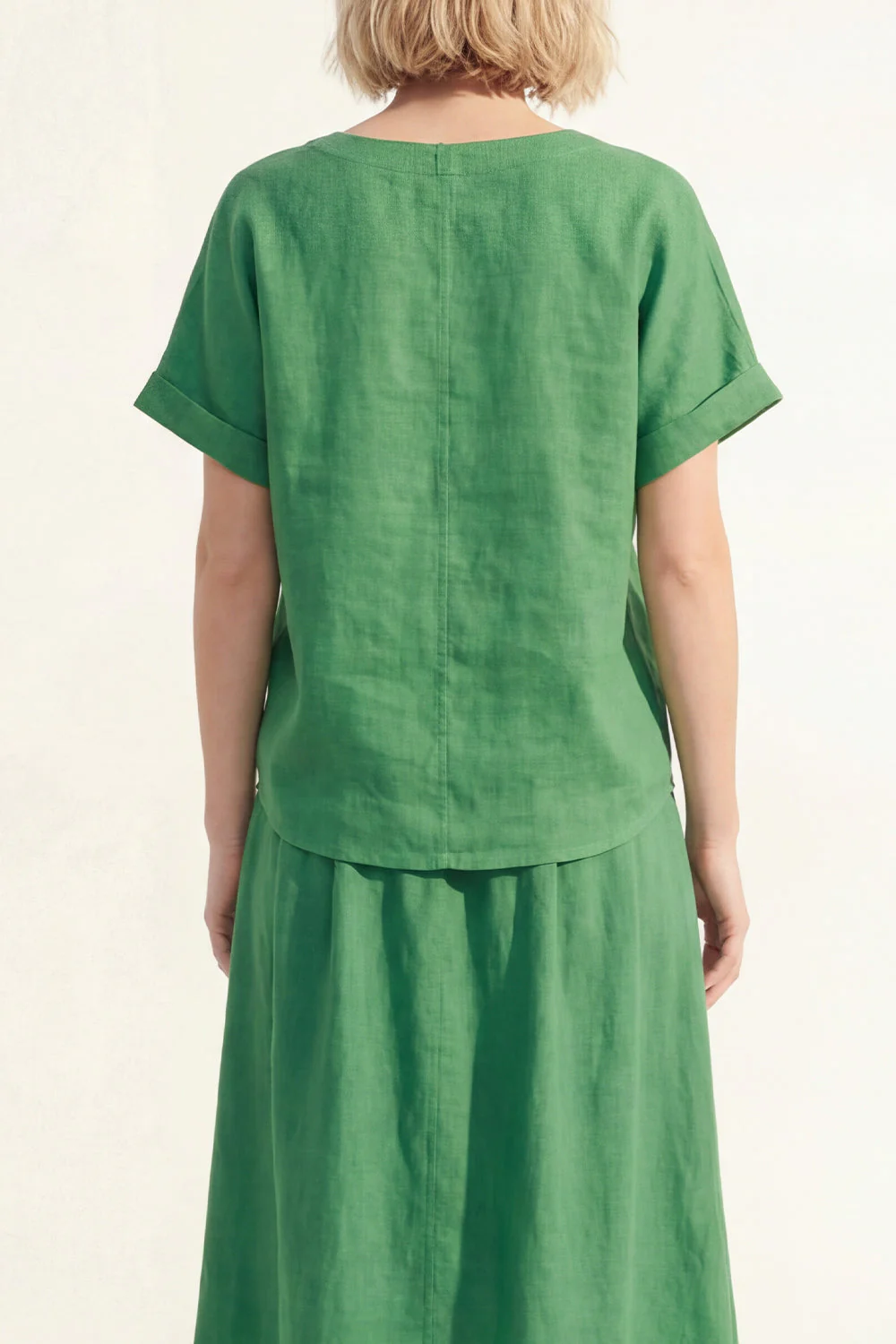 Robe de travail midi simple boutonné en satin à manches courtes verte à col en V - Image 4