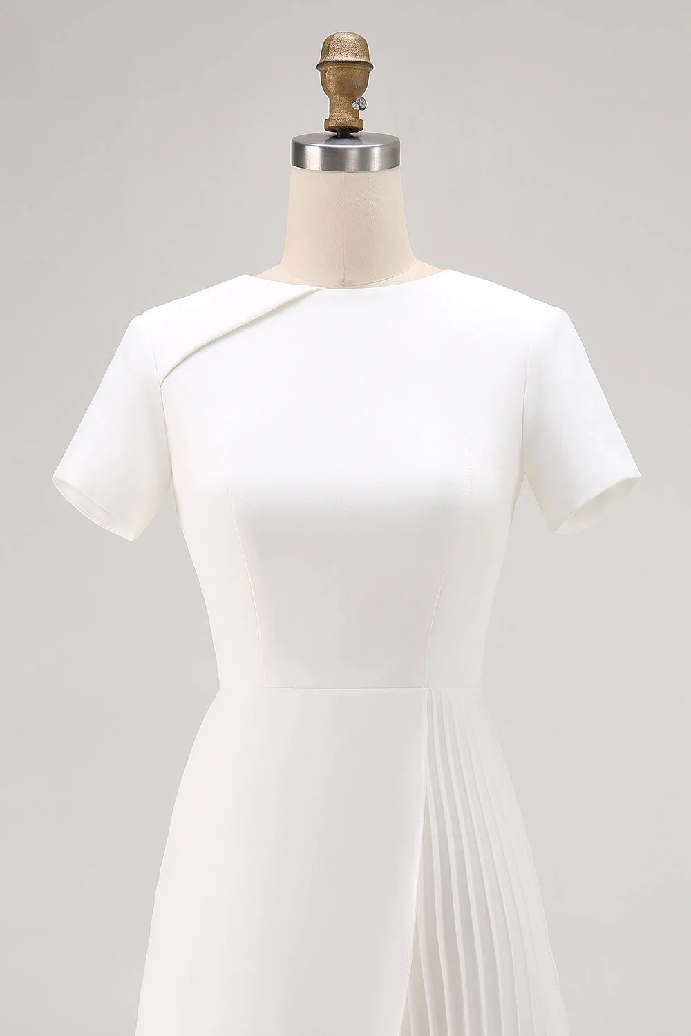 Robe de travail plissée ivoire à manches courtes - Image 6