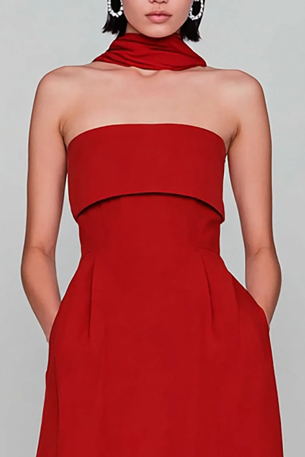 Robe décapotable longue fourreau sans bretelles rouge avec serpentin - Image 3