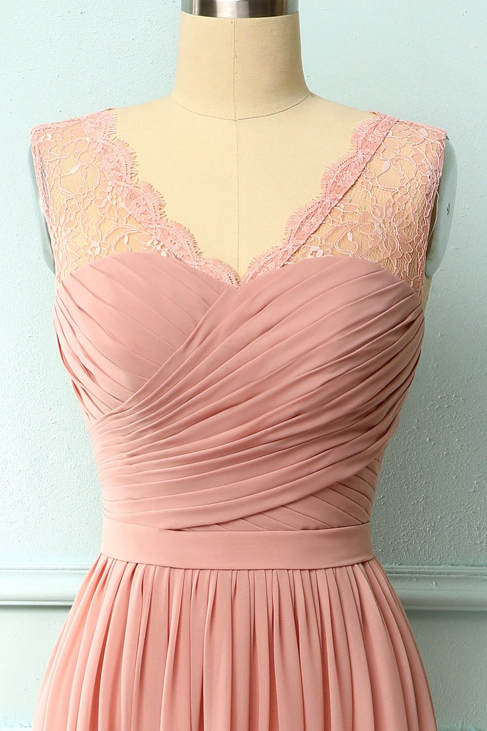 Robe en dentelle à volants blush - Image 3
