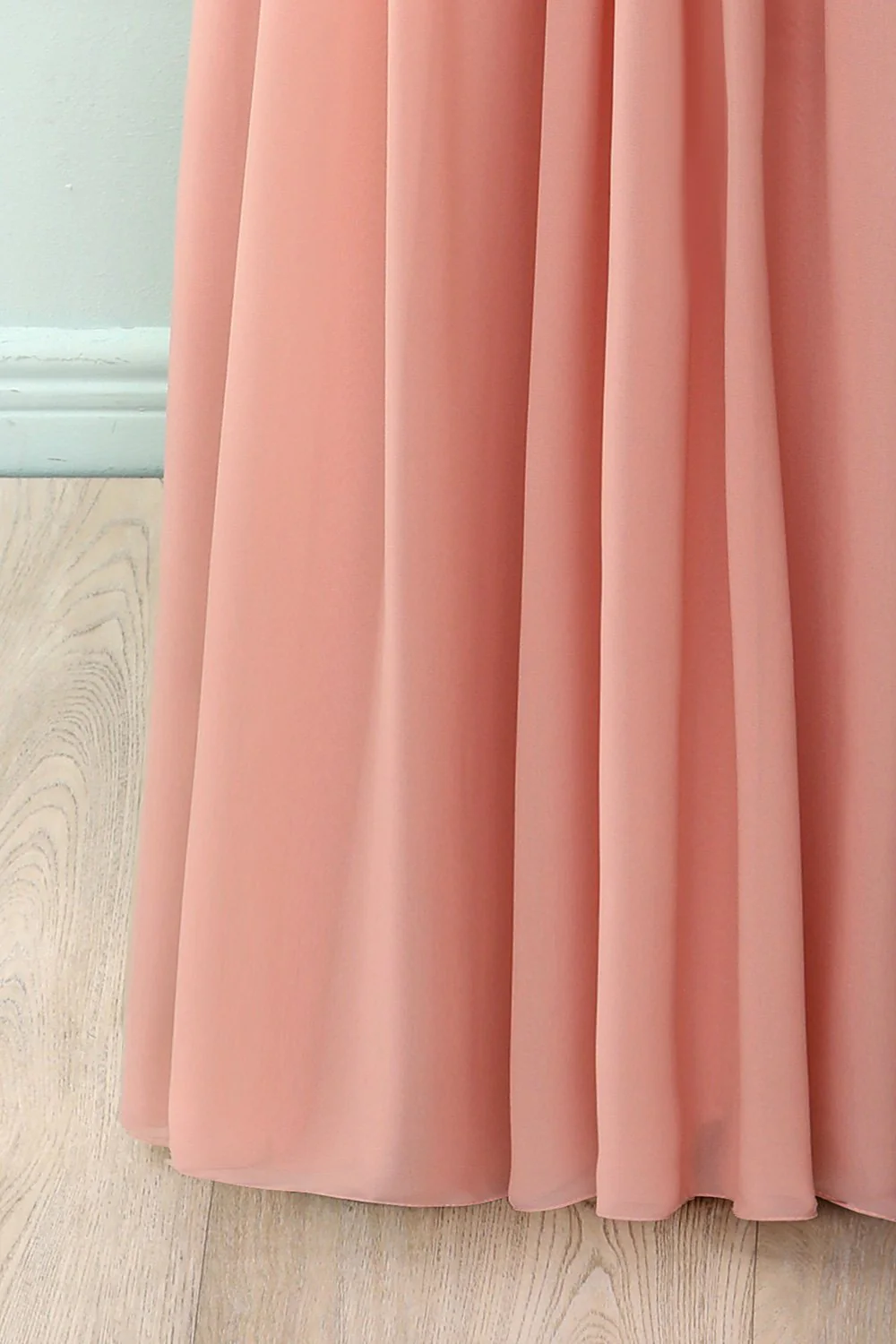 Robe en dentelle à volants blush - Image 4