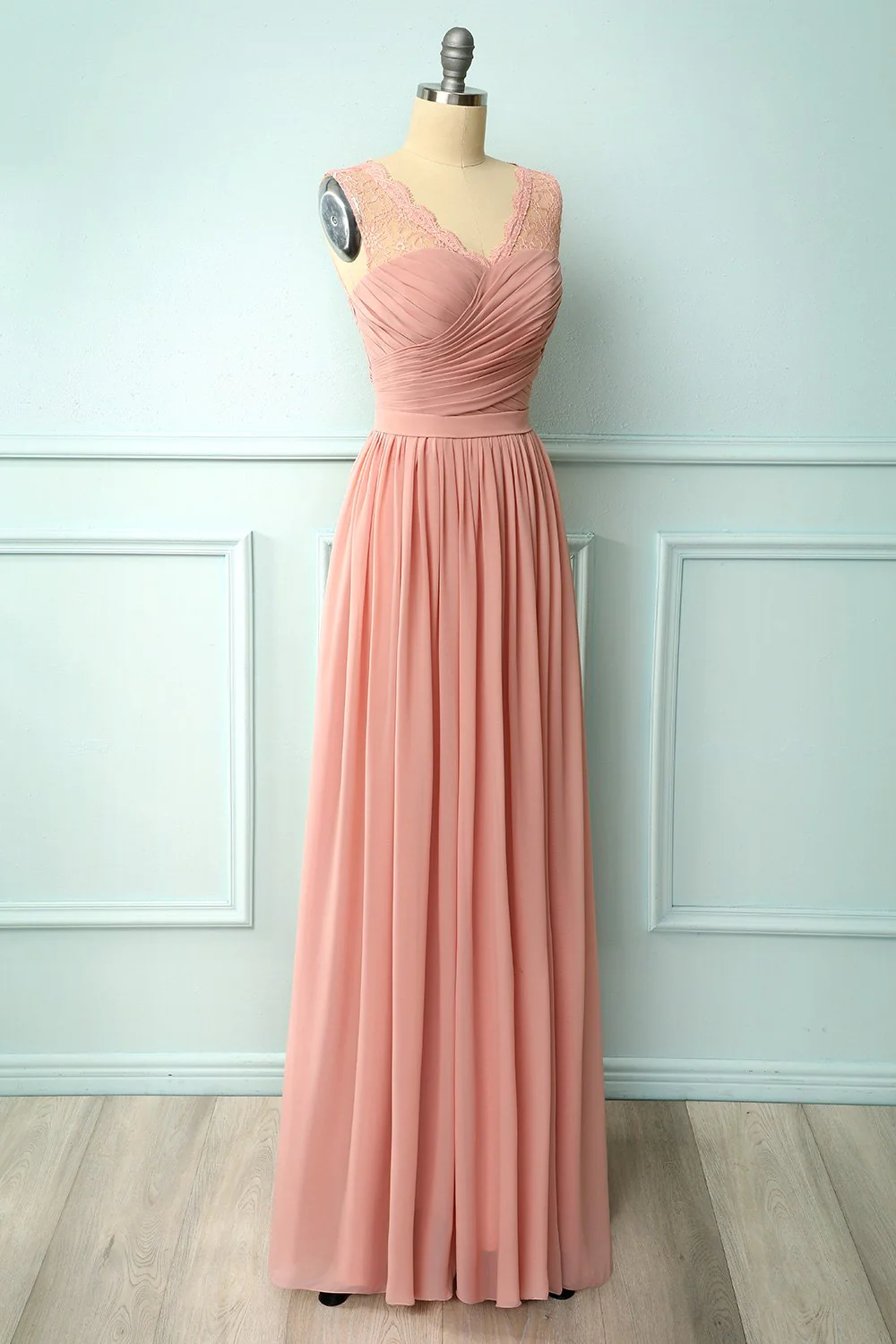 Robe en dentelle à volants blush - Image 5