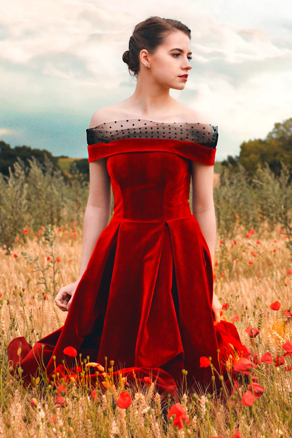 Robe en velours bordeaux à épaules dénudées - Image 3
