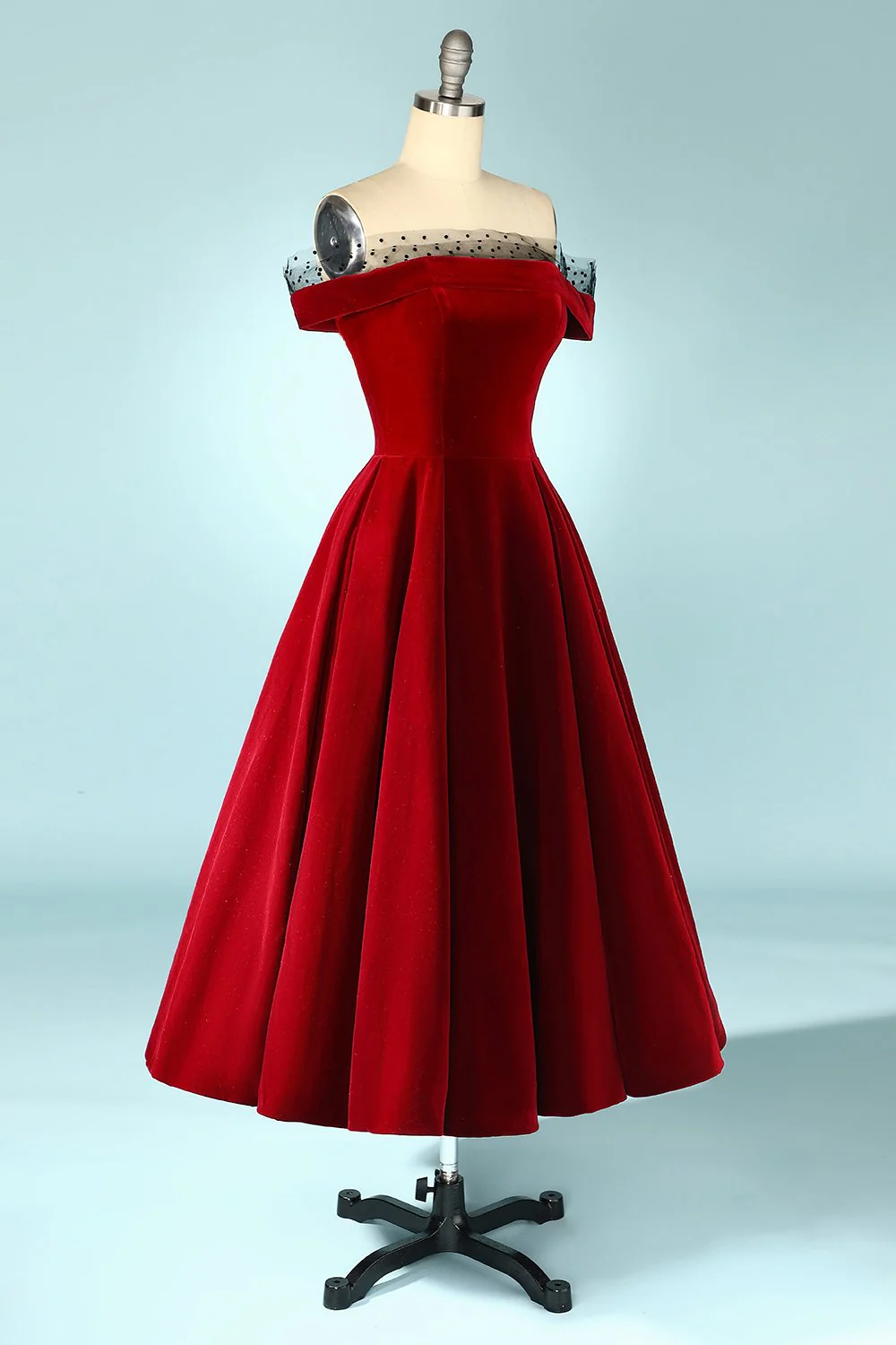 Robe en velours bordeaux à épaules dénudées - Image 5