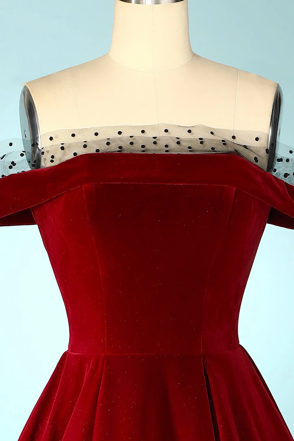 Robe en velours bordeaux à épaules dénudées - Image 6
