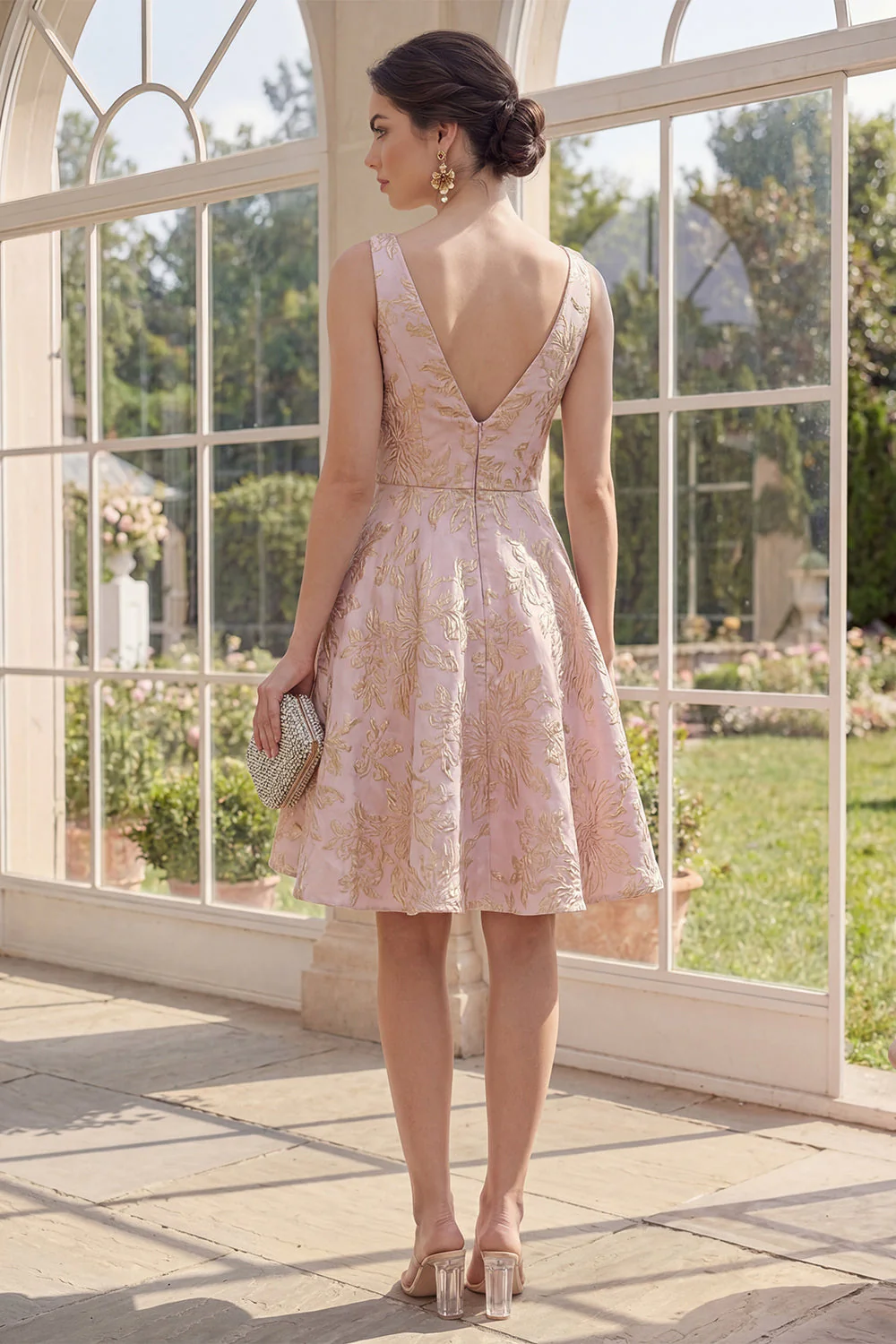 Robe fleurale Midi Jacquard à col en V à la ligne A Blush - Image 2