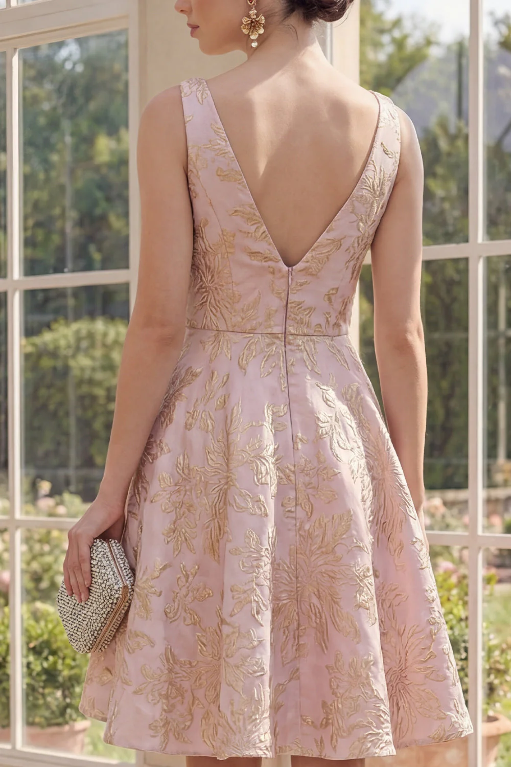 Robe fleurale Midi Jacquard à col en V à la ligne A Blush - Image 4