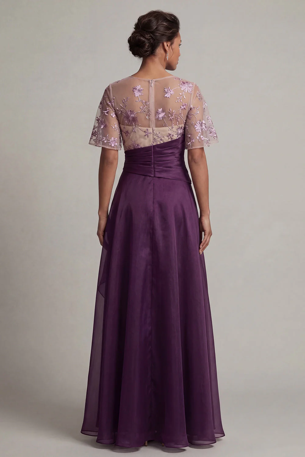 Robe fleurie à manches courtes violet foncé Ligne A de la mère de la mariée - Image 2