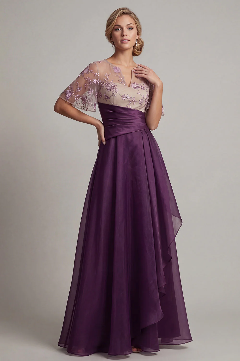 Robe fleurie à manches courtes violet foncé Ligne A de la mère de la mariée - Image 3