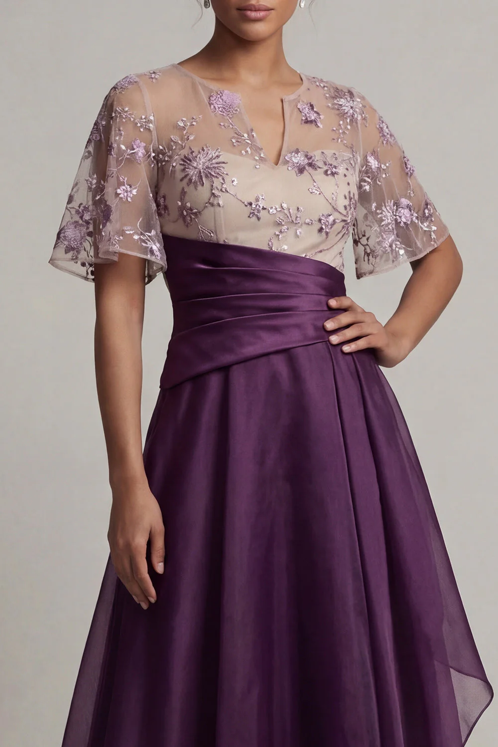Robe fleurie à manches courtes violet foncé Ligne A de la mère de la mariée - Image 4