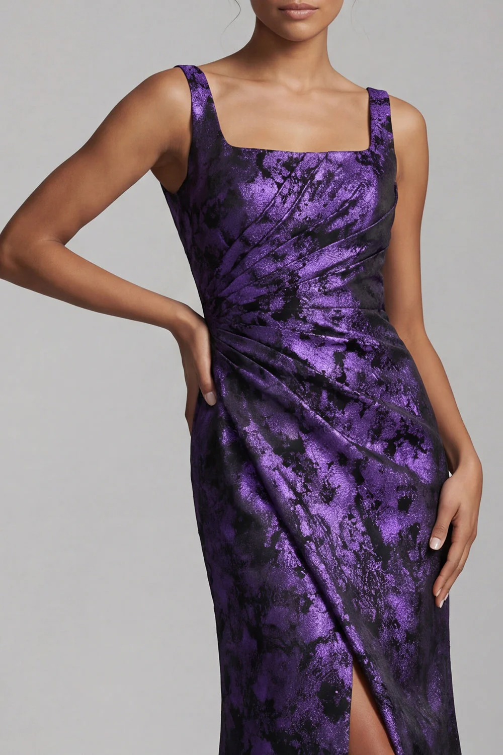 Robe fleurie de mère de la mariée à fronçages en sirène violet foncé - Image 4