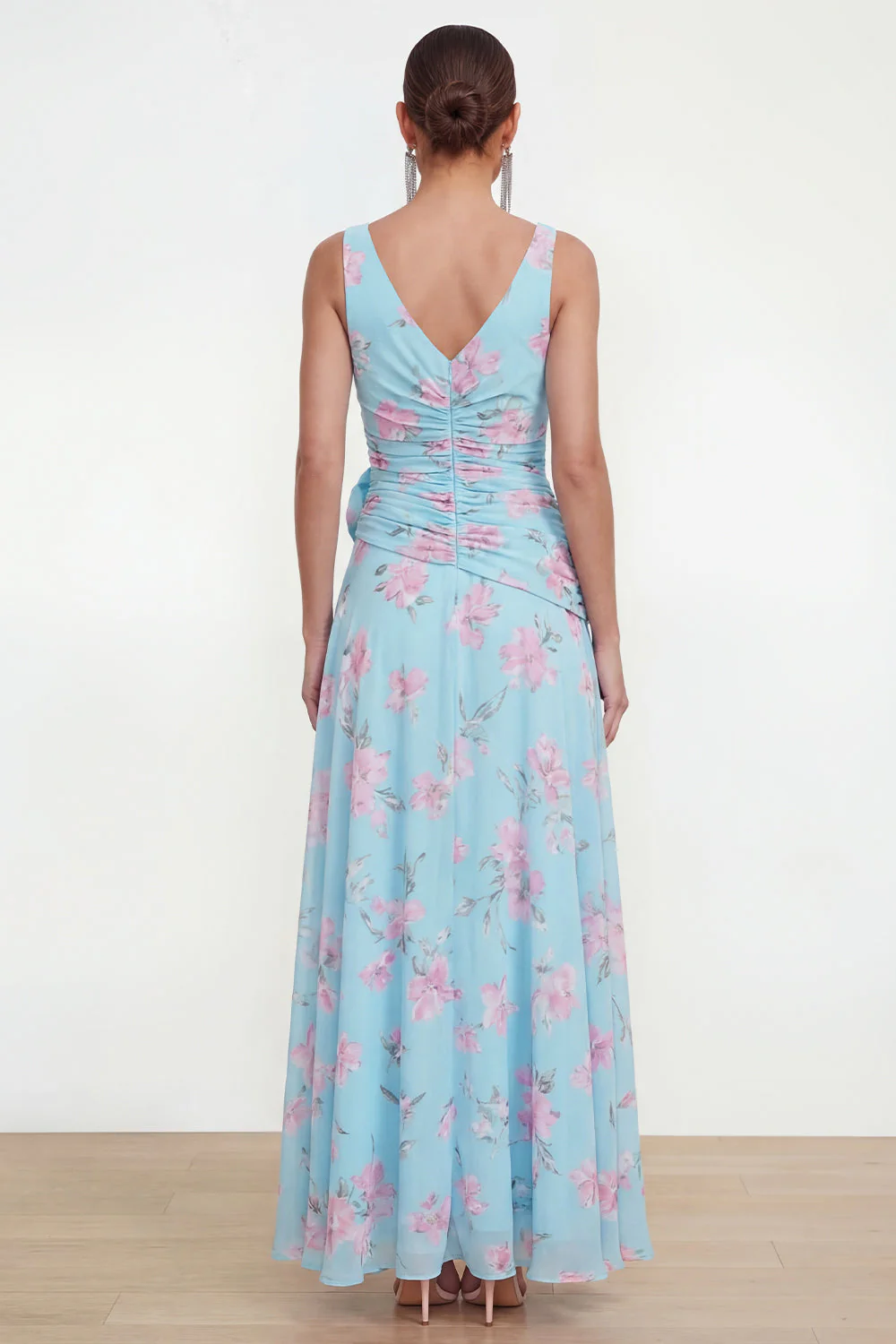 Robe fleurie en chiffon bleu fêlée sur le côté avec fleur 3D - Image 2