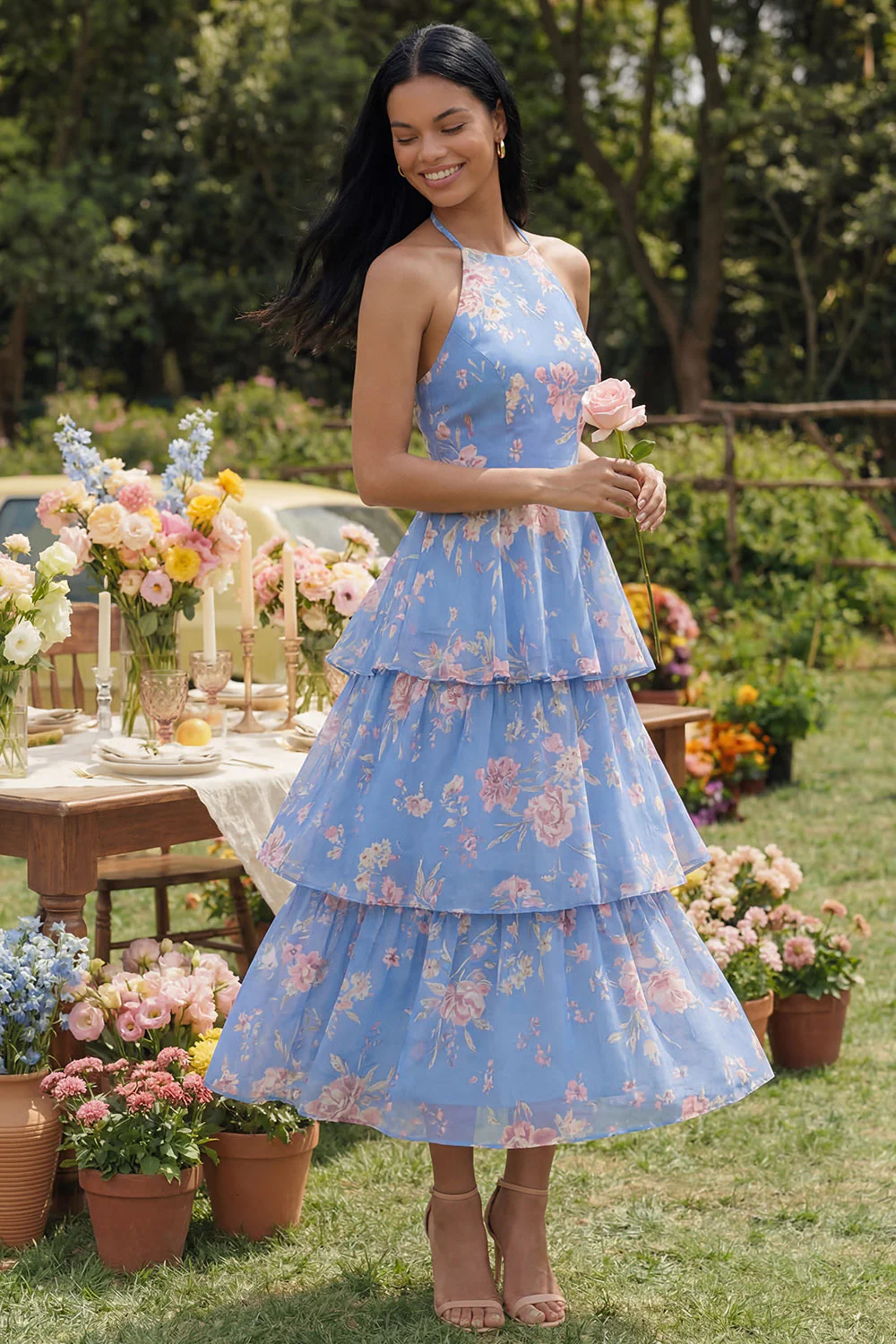 Robe fleurie en trajet rose chiffon bleu chiffon à col nu en A avec nœud