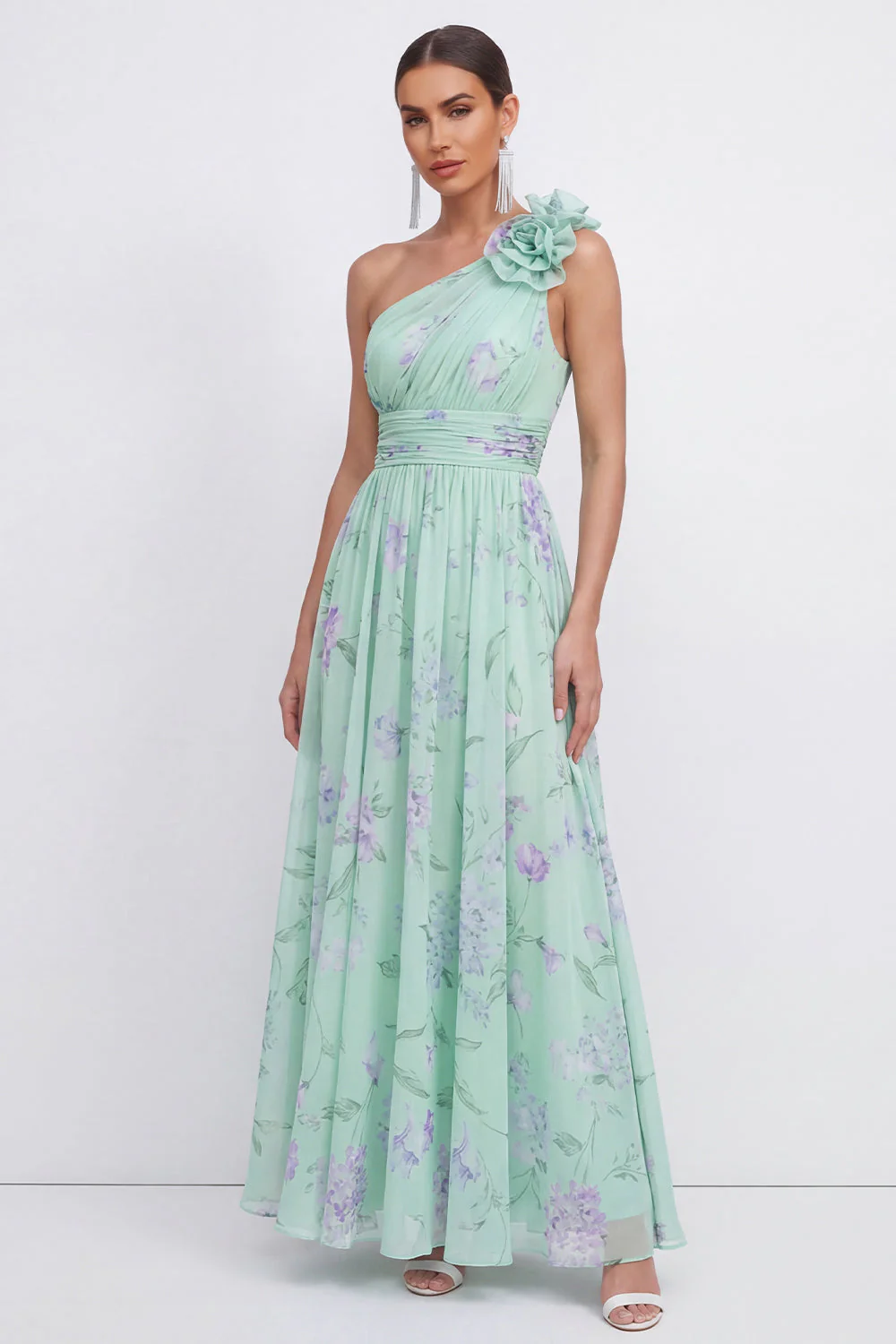 Robe fleurie verte en chiffon froncé à une épaule avec une fleur 3D