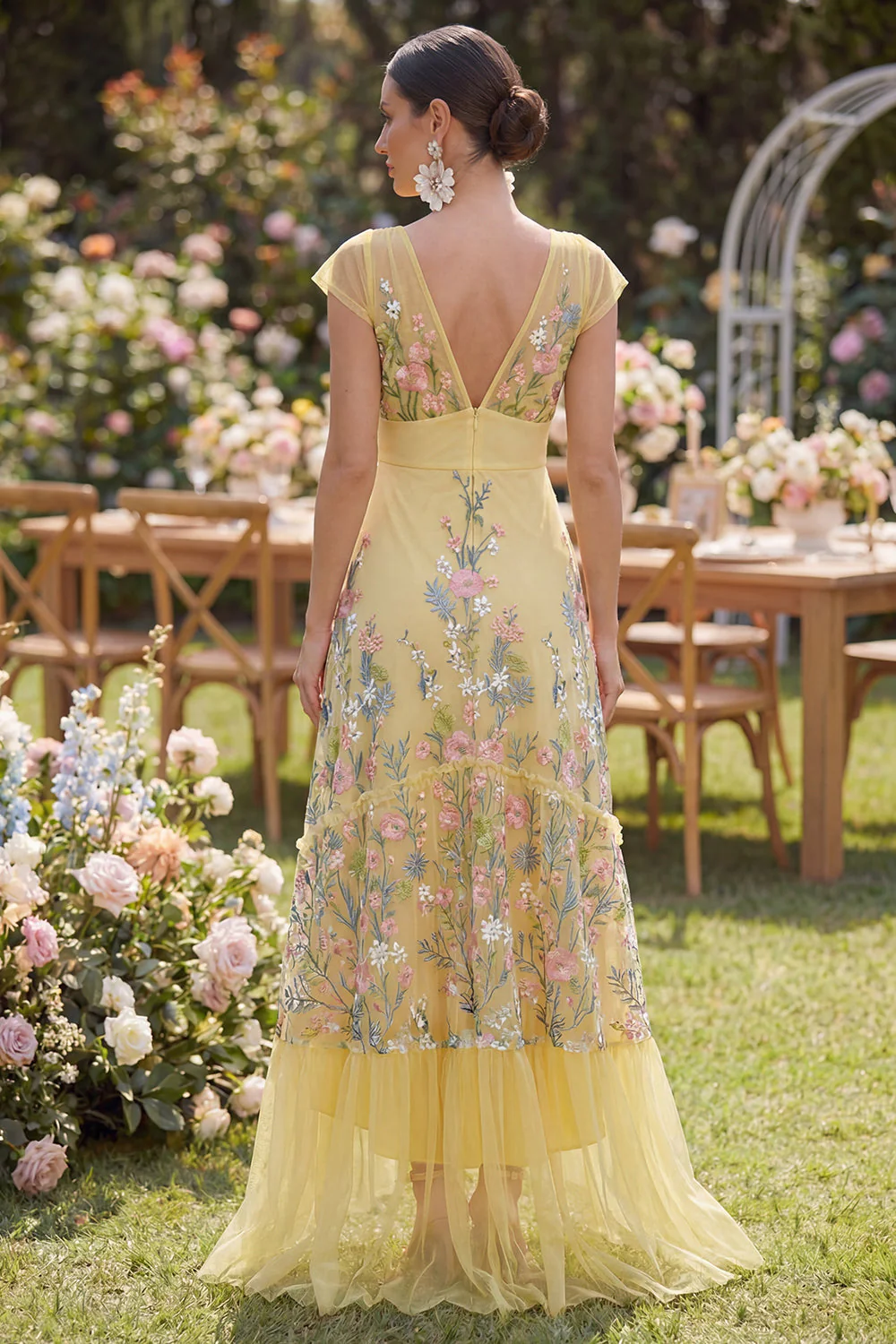 Robe fleuriste brodée en A jaune en tulle à manches courtes - Image 2