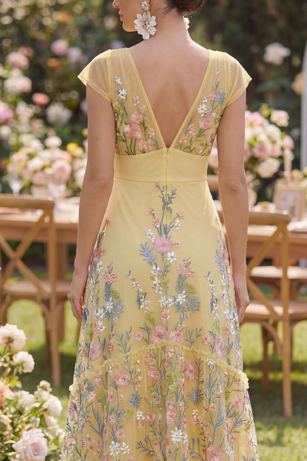 Robe fleuriste brodée en A jaune en tulle à manches courtes - Image 4
