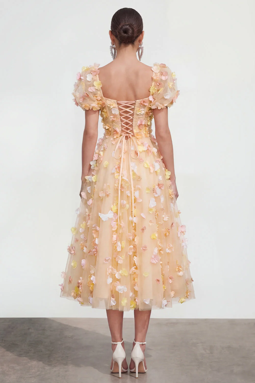 Robe florale Champagne Ligne A à manches bouffantes, lacet et dos, avec des fleurs 3D - Image 2