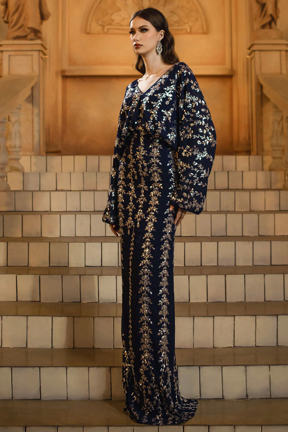 Robe formelle à manches longues à manches longues à col en V bleu marine scintillante - Image 4