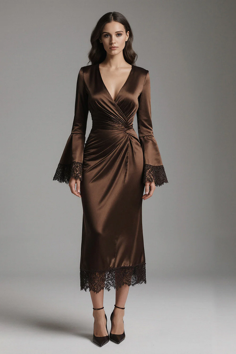 Robe formelle à manches longues en satin café avec fourreau et dentelle