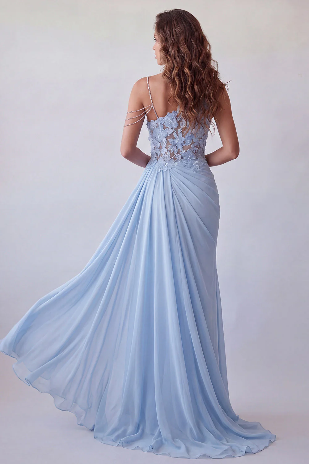 Robe formelle en mousseline appliquetique bleu ciel à une épaule avec serpentin - Image 2